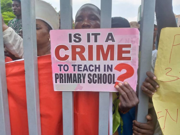 Teachers protesting, in Abuja,